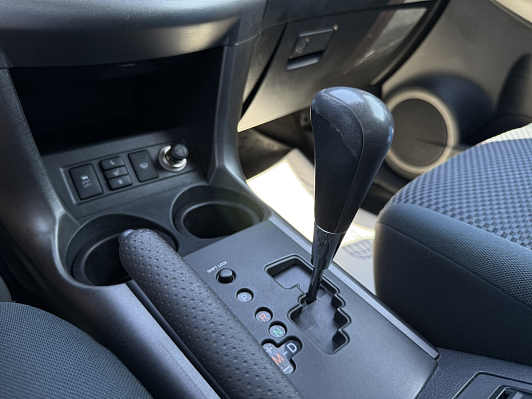 Toyota RAV4, 2011 года, пробег 196465 км