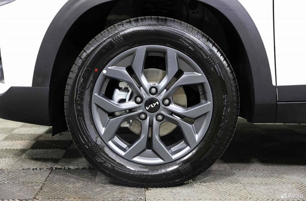 Kia Seltos Deluxe Edition, белый