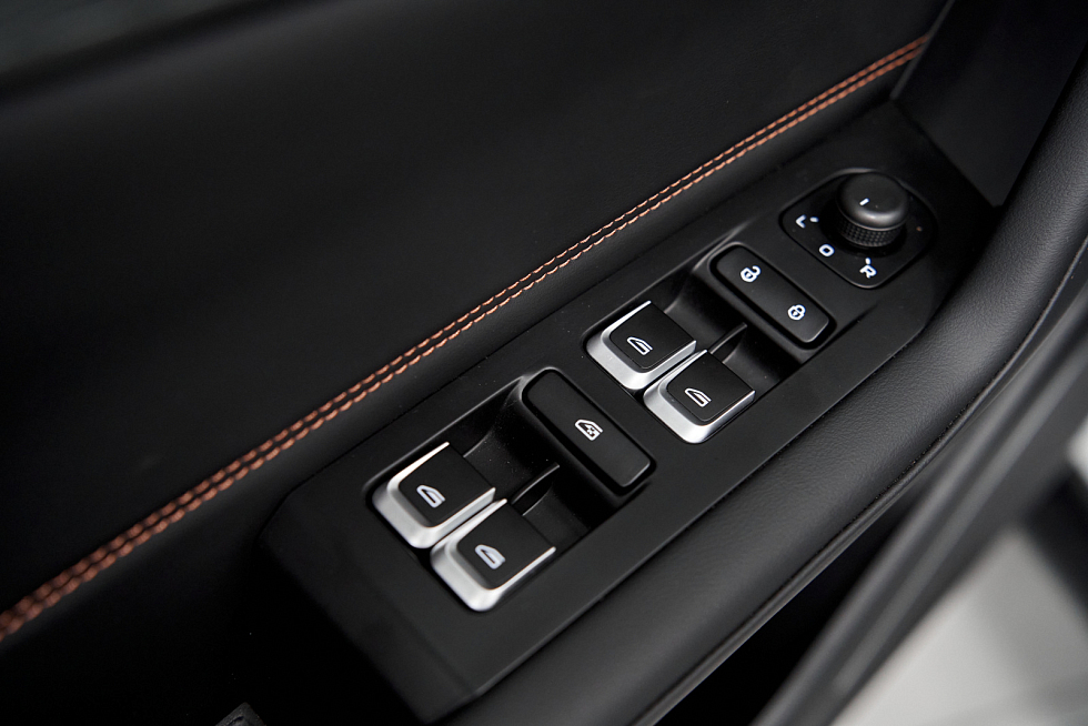 Geely Okavango Флагман, белый