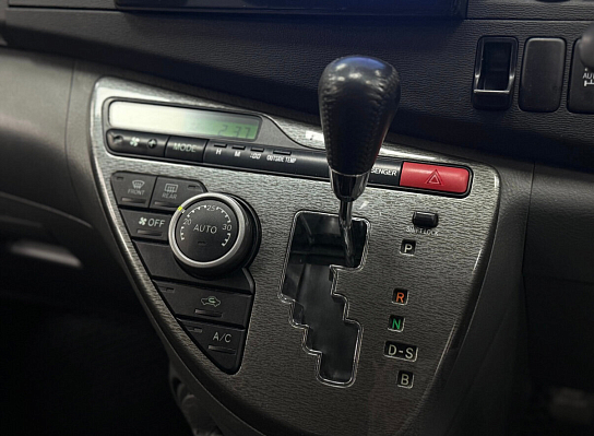 Toyota ISis, 2010 года, пробег 185773 км