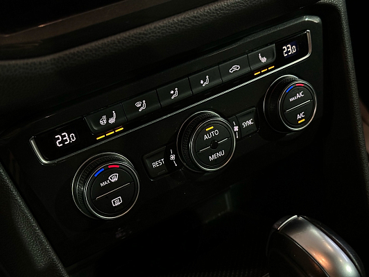 Volkswagen Tiguan Trendline, 2019 года, пробег 105000 км