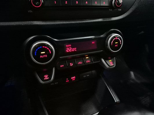 Kia Rio Luxe RED Line, 2017 года, пробег 143070 км