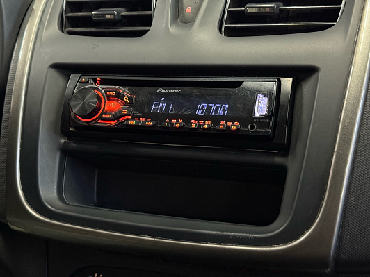 Renault Sandero Confort, 2015 года, пробег 188000 км