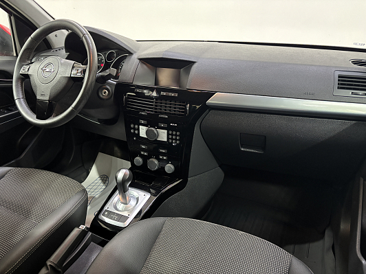 Opel Astra, 2012 года, пробег 105806 км