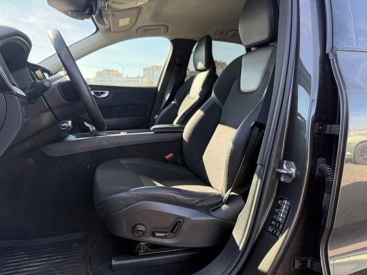 Volvo XC60 Momentum, 2021 года, пробег 121270 км