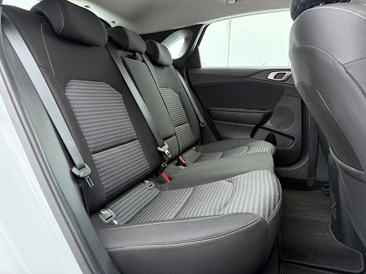 Kia Ceed Luxe, 2023 года, пробег 31000 км