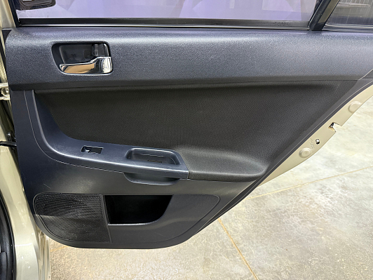 Mitsubishi Lancer, 2010 года, пробег 218715 км