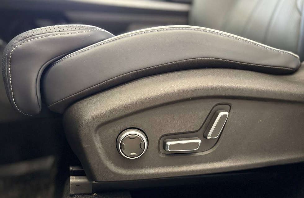 Geely Atlas Flagship Sport, серый