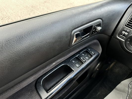 Volkswagen Golf, 2000 года, пробег 236000 км