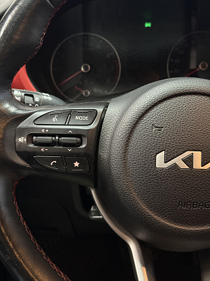 Kia Rio Luxe, 2021 года, пробег 30000 км