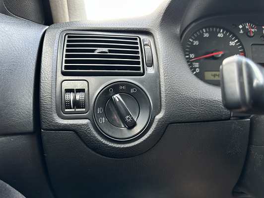 Volkswagen Golf, 2000 года, пробег 236000 км