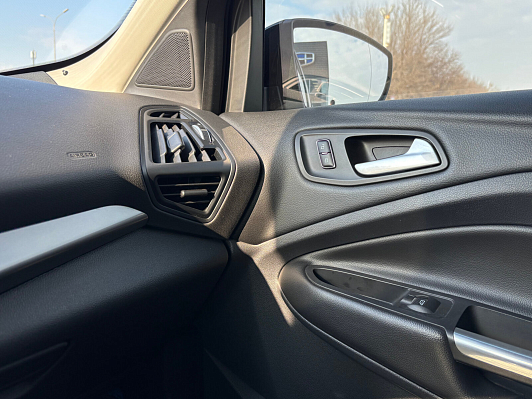 Ford Kuga Trend Plus, 2016 года, пробег 105000 км