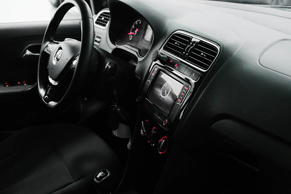 Volkswagen Polo Life, 2017 года, пробег 129000 км