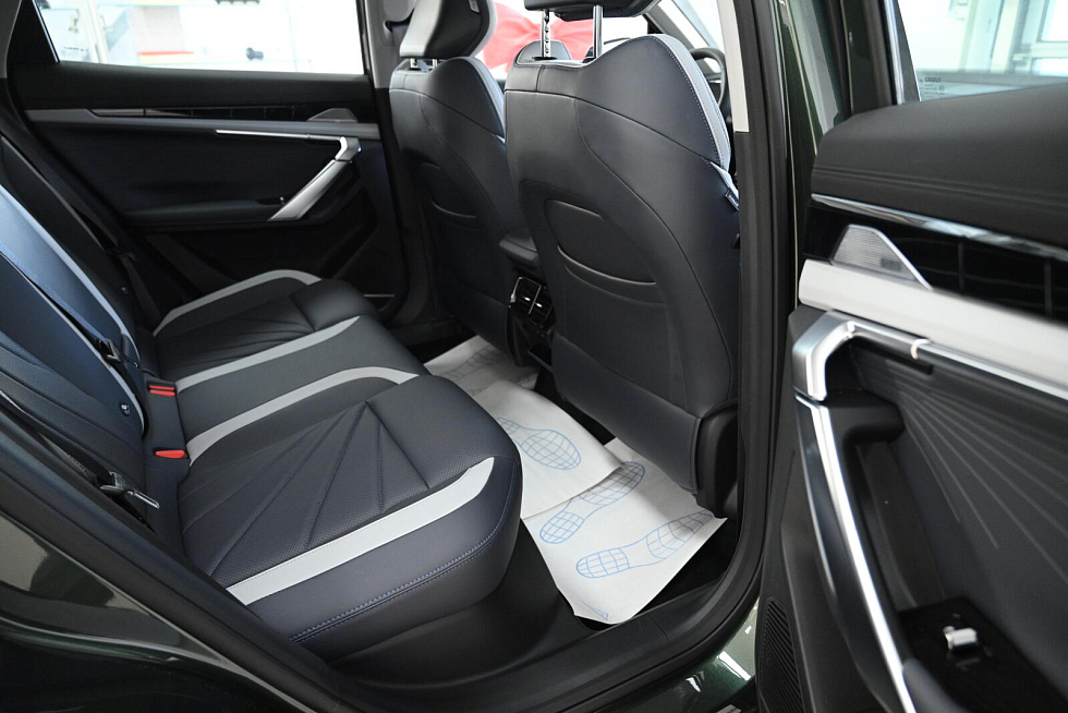 Geely Atlas Люкс, зеленый