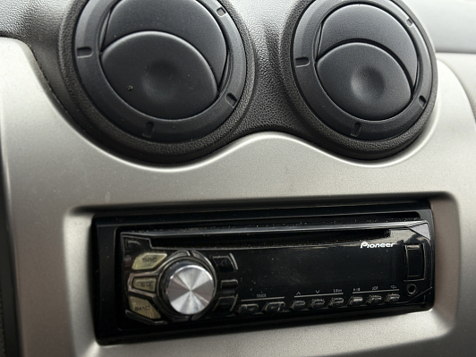 Renault Sandero Специальная серия, 2014 года, пробег 214000 км