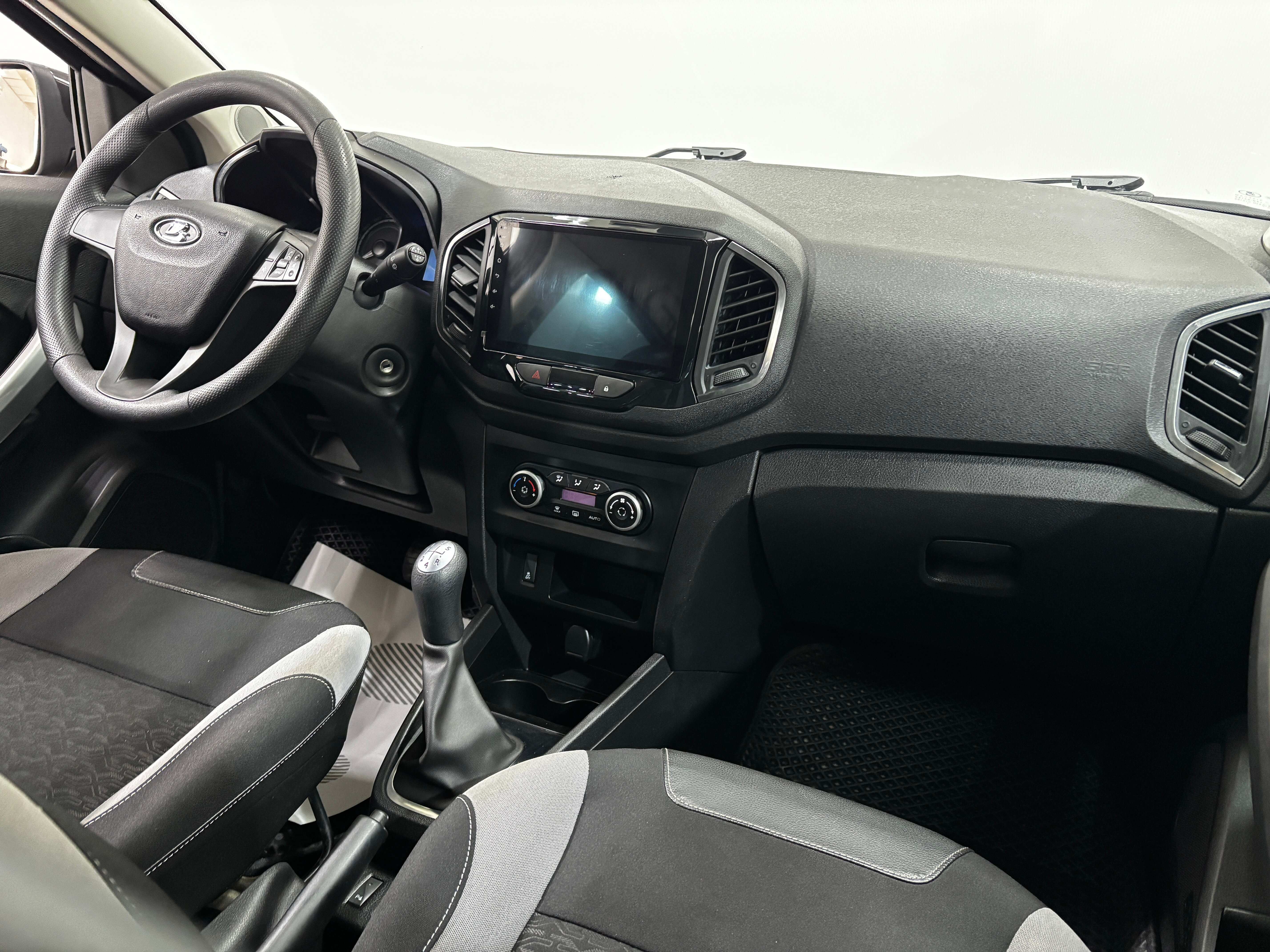 Lada (ВАЗ) XRAY Luxe Prestige (2018-2021), 2017 года, пробег 97627 км