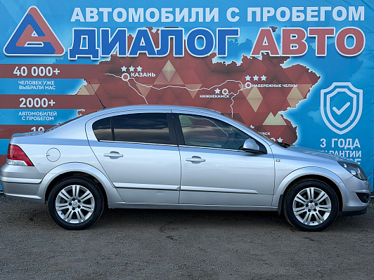 Opel Astra Cosmo, 2011 года, пробег 196699 км