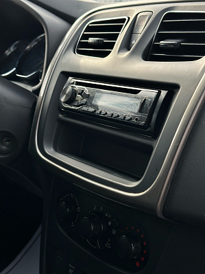 Renault Sandero Confort, 2015 года, пробег 188000 км