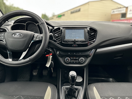 Lada (ВАЗ) Vesta Luxe Prestige, 2018 года, пробег 65000 км