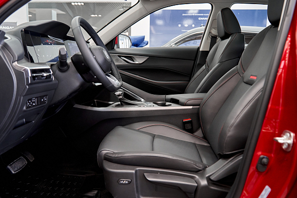 Changan CS35 Plus Advance, красный