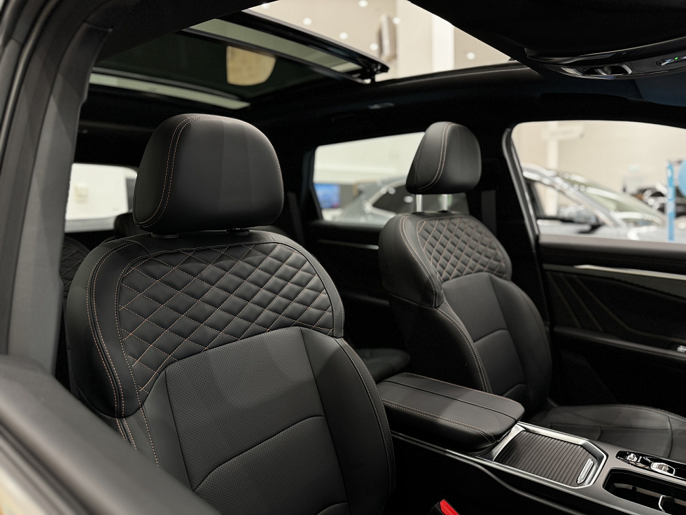 Geely Okavango Флагман, серый