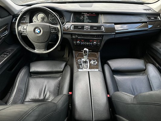 BMW 7 серии, 2013 года, пробег 126042 км