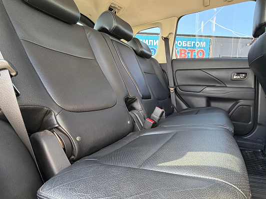 Mitsubishi Outlander Instyle, 2015 года, пробег 227000 км