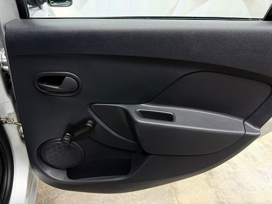 Renault Logan Life, 2019 года, пробег 39906 км