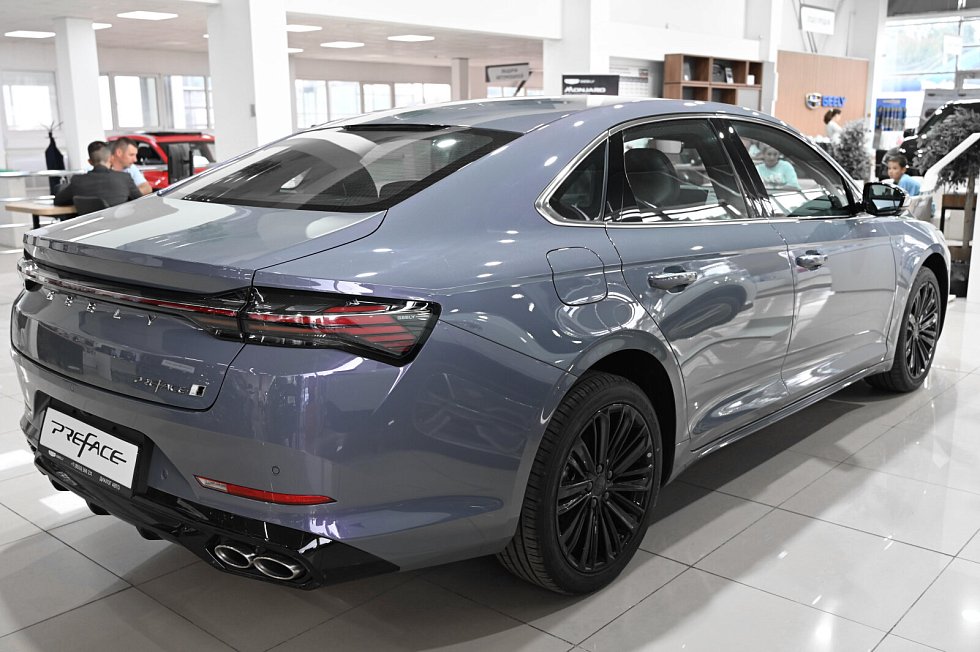 Geely Preface Люкс, серебряный