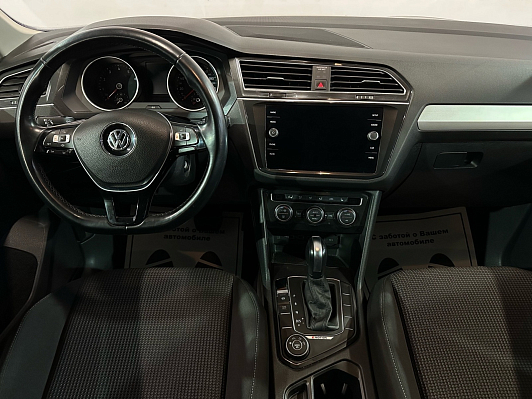 Volkswagen Tiguan Trendline, 2019 года, пробег 105000 км