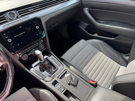 Volkswagen Passat, 2019 года, пробег 241690 км
