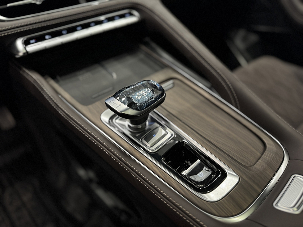 Geely Monjaro Full Moon (Xingyue L), белый