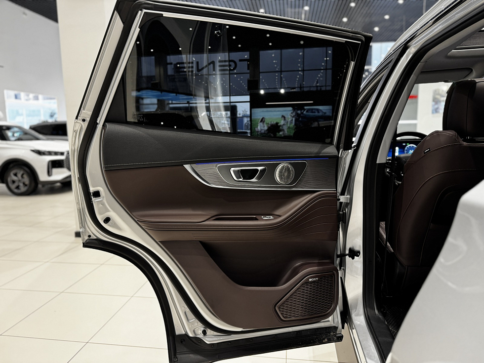 Chery Tiggo 8 Pro Max Ultimate 4WD, серебряный