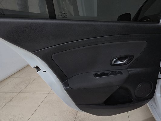 Renault Fluence, 2010 года, пробег 299691 км