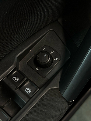 Volkswagen Tiguan Trendline, 2019 года, пробег 105000 км