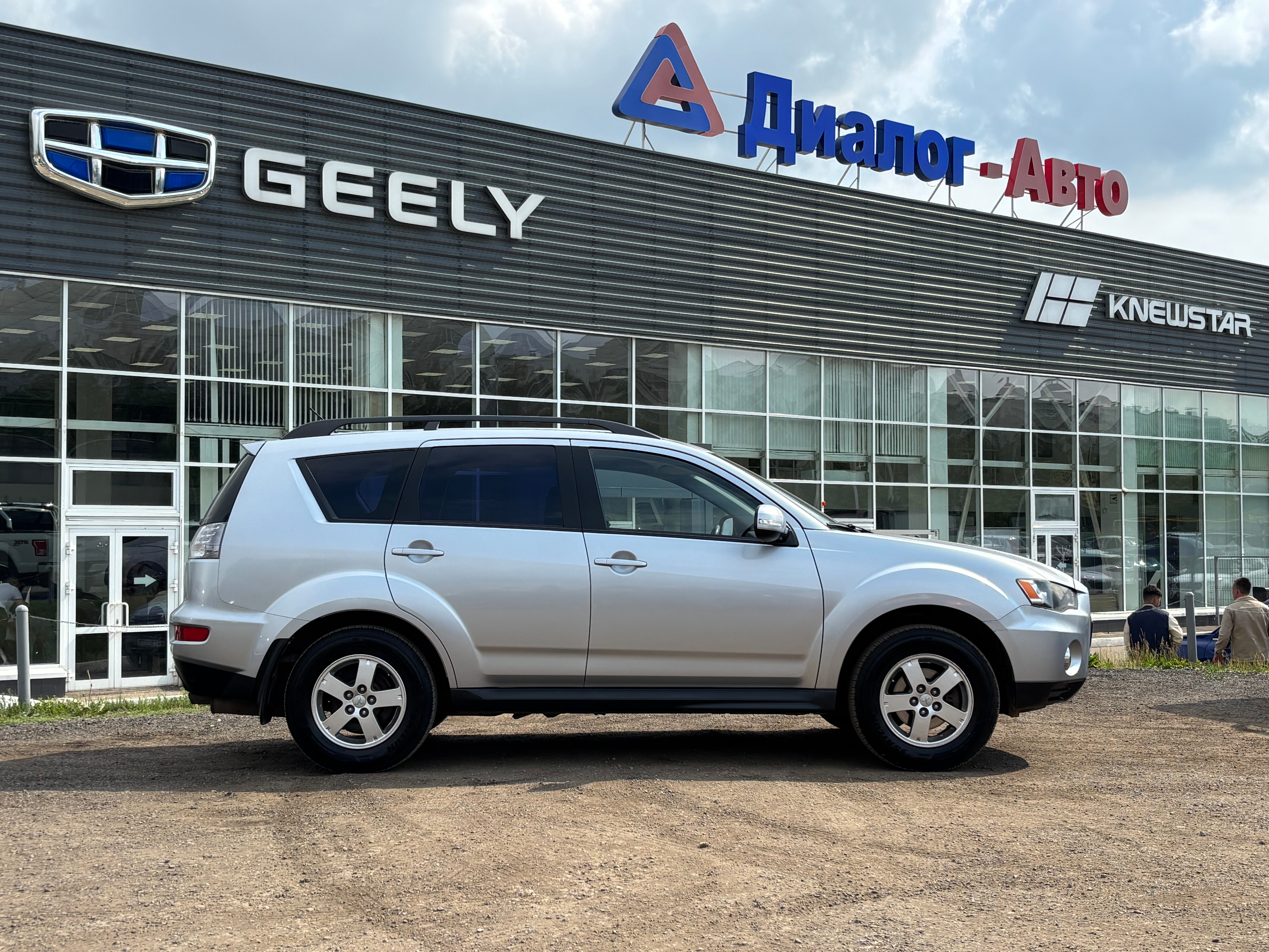 Mitsubishi Outlander Intense, 2011 года, пробег 216088 км