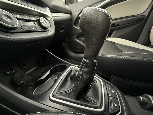 Lada (ВАЗ) Vesta Luxe Multimedia, 2018 года, пробег 97400 км