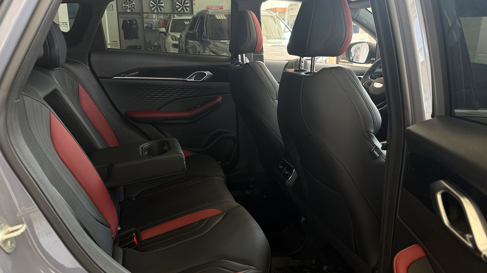 Geely Coolray Эксклюзив, фиолетовый