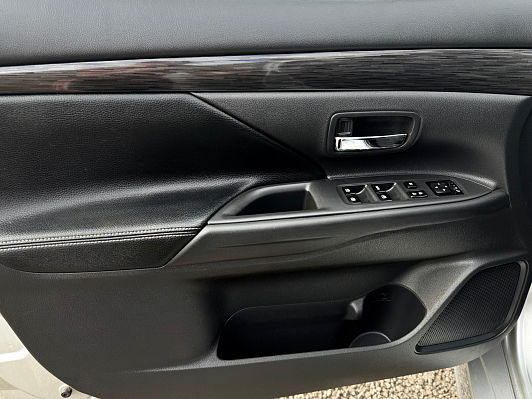 Mitsubishi Outlander Instyle, 2016 года, пробег 111826 км