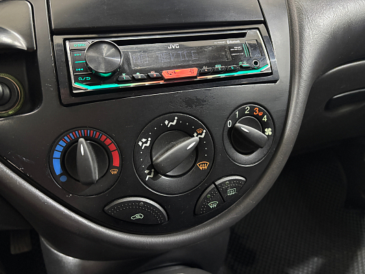Ford Focus, 2004 года, пробег 302660 км