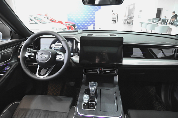 GAC GS8 Lounge HEV, серебряный