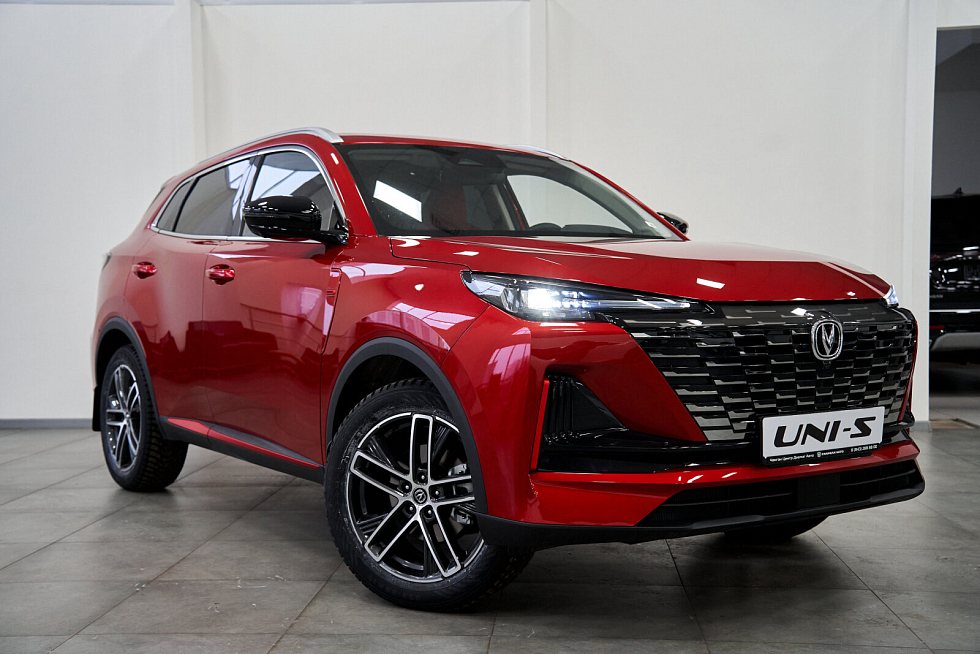 Changan UNI-S Техно, красный