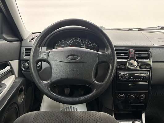 Lada (ВАЗ) Priora Люкс, 2011 года, пробег 211000 км