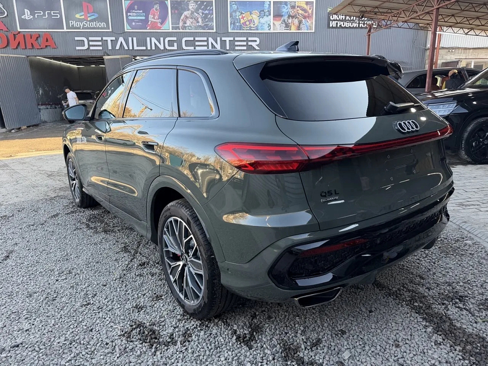 Audi Q5 40 TFSI quattro Luxury Dynamic, зеленый