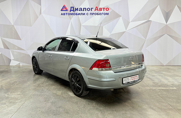 Opel Astra, 2012 года, пробег 174189 км