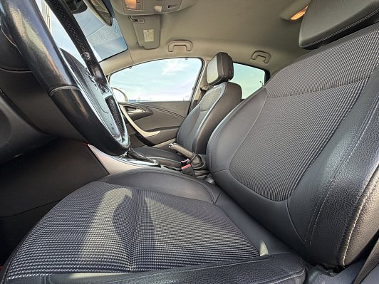 Opel Astra Cosmo, 2011 года, пробег 196000 км