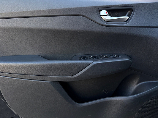 Hyundai Solaris Специальная Серия "10 лет", 2021 года, пробег 256949 км