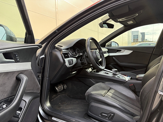 Audi A4 Sport, 2019 года, пробег 181383 км