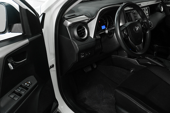 Toyota RAV4, 2015 года, пробег 122000 км