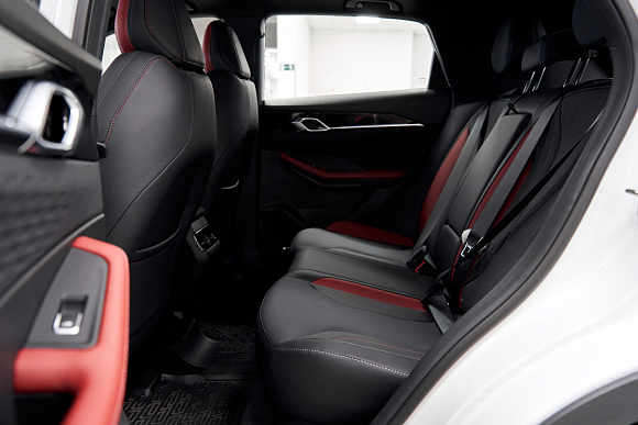 Geely Coolray Luxury, белый